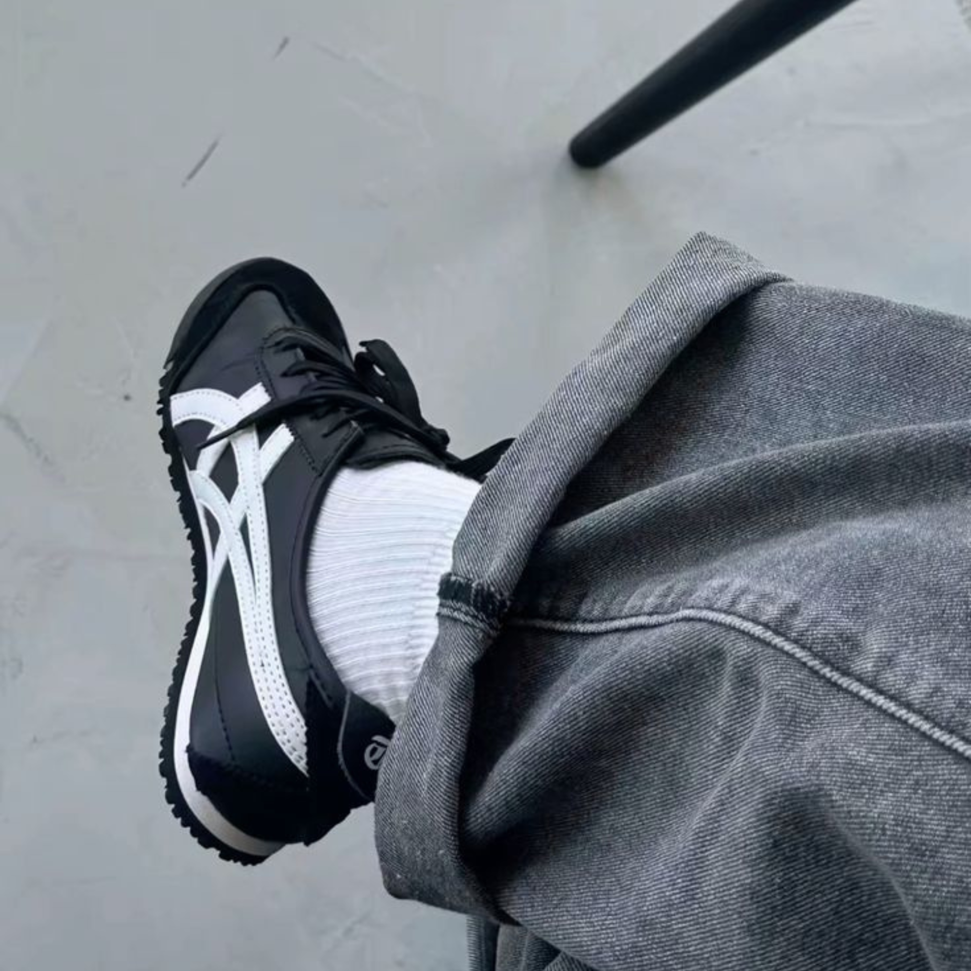 Black/White