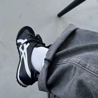 Black/White